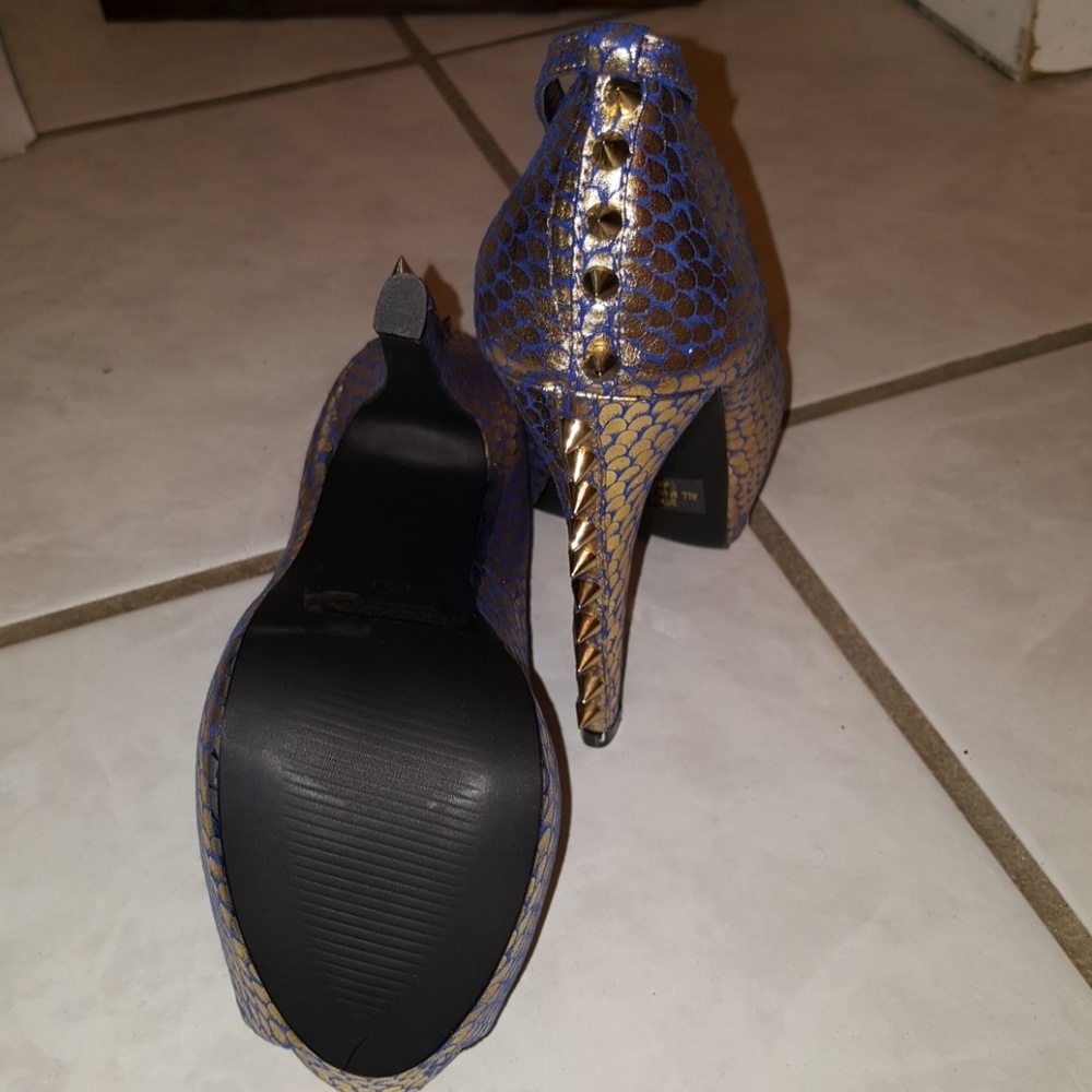 Heels - Picture 5 of 5